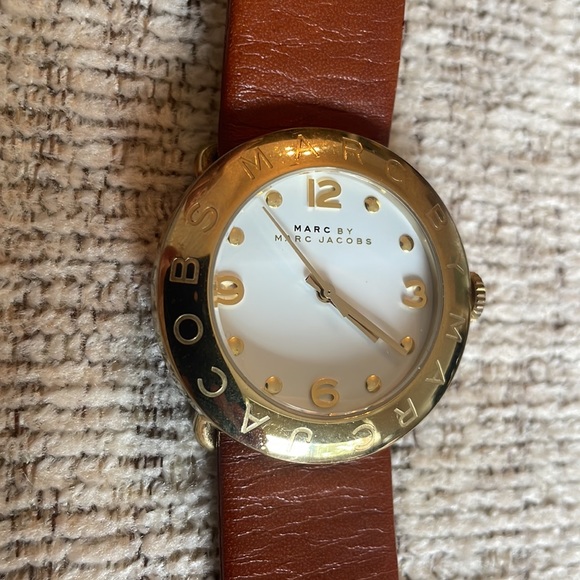 Marc Jacobs gold & leather watch - Picture 8 of 8